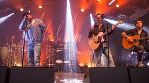 Both artists started their collaboration in 2014, when christopher seiler started his project schichtwechsel (change of shifts). Seiler Und Speer Ham Kummst Live In Hall In Tirol 17 6 2016 Youtube