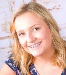 Kelly Straka's Instagram, Twitter & Facebook