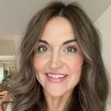 Ginger Howe's Instagram, Twitter & Facebook