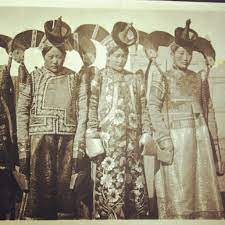 Mongolian Women Nationalclothes Woman Oldpicture Queen Noble Portrait Friends Mongolian Clothing National Clothes Mongolian