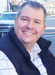 Semi hauling turkeys overturns, shutting down Hwy. 61 southbound lanes