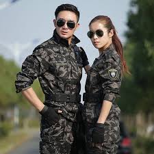 Panglima tentera darat (ptd), jen tan sri datuk zamrose mohd zain menyempurnakan pemeriksaan bas 44 penumpang yang diterima… Baru Enam Bulan Sertai Askar Wataniah Dah Dapat Pangkat Mejar Kehormat Soscili