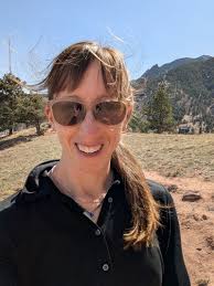 Shellie Howard's Instagram, Twitter & Facebook