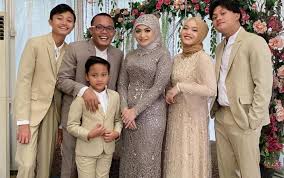 Dfm2u filem melayu terkini dan drama melayu full moviev.tonton filem melayu, tonton cerekarama melayu, tonton dan download drama melayu, filem terbaru, filem malaysia and drama malaysia. Pengantin 100 Hari Episod 1