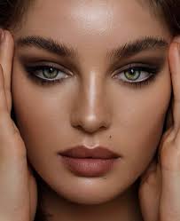 Esra Kahraman Ex Love Hakan Akkus V Dat Remix Pin By Saras Beauty Lounge On Makeup Evening Makeup Light Makeup Looks Dewy Makeup
