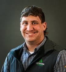 Seth Howell's Instagram, Twitter & Facebook