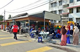 I have tried the famous roti canai and have been able to make the dough quite elastic but the main issue i have is that once i start to stretch the dough and throw the dough it tends to break and. Penang Gemas Road Roti Canai Asia Pacific Hungry Onion