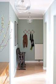 Optisch weitet man einen raum auch mit hilfe von farbe: Schmalen Flur Gestalten Flur Ideen Schmaler Flur Gestalten Enge Gange Flur Dekor
