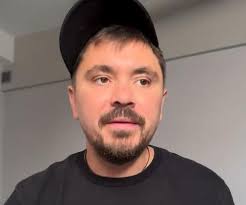 Daniel Martyniuk w końcu skomentował awanturę w samolocie. Ma inną wersję  zdarzeń [ZDJĘCIA, WIDEO]