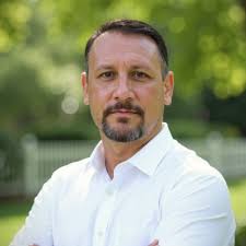 James Senecal 🇺🇸