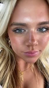 Anna Tobias (@user9665348148119)