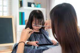 Peran poni sangatlah penting untuk mengatur penampilan wajah bagi anda yang berwajah bulat. 12 Gaya Rambut Anak Perempuan Yang Bikin Parasnya Makin Cantik Bukareview