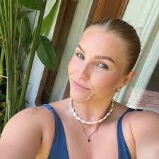 Georgia Craig's Instagram, Twitter & Facebook