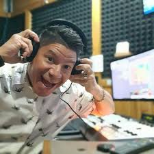 Dios me los bendiga de los pies a la barriga y de la barriga pa arriba! Y  no lo olviden, la sonrisa está al alcance de la cara!