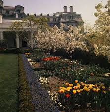 Planting a formal rose garden. History Of The White House Rose Garden The Rose Garden S Design