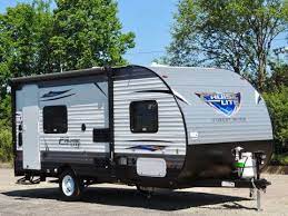 An electric tongue jack, 1 ducted air conditioner, double door gas/110v norcold refrigerator, automatic main awning, outside speakers. 2018 Forest River Salem Cruise Lite Fsx 180rt Youtube