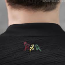 An ajax fan added, 'these are nice third shirts'. Uczz8u56o5anpm