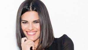 La conduttrice bianca guaccero sfoggia un nuovo look mostrando. Questa Ragazza Oggi Ha I Capelli Cortissimi E Ha Conquistato Tutta La Tv Capito Chi E Political24