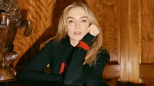 Elle accède à une notoriété internationale en interprétant villanelle dans killing eve. On Killing Eve Jodie Comer S Villain Is Delightfully Dangerous Here S Why The New York Times