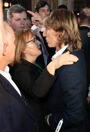 Luka modric is the daughter of stipe modric and radojka modric. Luka Modric Autobiografiju Potpisao I Roditeljima Tata Stipe I Mama Radojka Ponosni 24sata