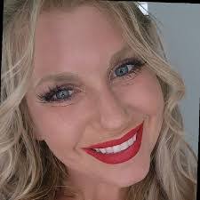 Erin Hale's Instagram, Twitter & Facebook