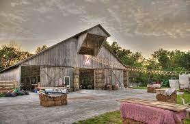 The Barn At Hat Creek Ranch Wedding Venue Nw Arkansas Venues Wedding Venues Wedding Event Venues