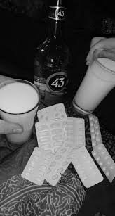 Drunk locker app schutzt vor betrunkenen posts computer bild. Can T Do This Anymore Girl With Broken Soul Tabletten Und Alkohol Die