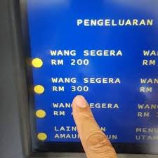 Informasi penyesuaian operasional kantor cabang & layanan atm bank mandiri. Mudahnya Boleh Tukar Duit Raya Baru Wangi Di Mesin Atm Mingguan Wanita