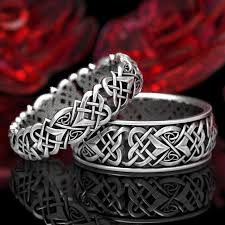 Celtic Knot Heart Ring Set Mens Womens Celtic Ring Knot Etsy In 2020 Matching Wedding Ring Sets Celtic Jewelry Amazing Jewelry