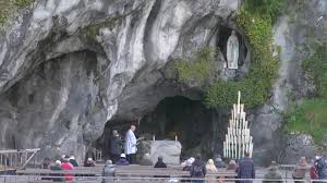 Elle aurait eu 60 ans aujourd'hui. Lourdes Chapelet A La Grotte De Lourdes 03 12 2020 Facebook