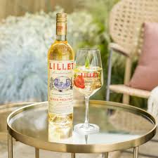 Genau die möchten wir dir an dieser stelle präsentieren. Lillet 3er Set Geschenkset 3 Sorten Lillet Rose Rogue Blanc Aperitiv De France Je