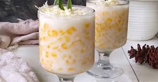 Baru deh di bagi2 ke gelas plastik. Segarnya Es Jagung Manis Mudah Dibuat Pakai Susu Dan Keju