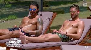 Découvrez toutes les infos, les saisons et les diffusions de la série les marseillais avec télé star. Les Lunettes De Soleil De Paga Dans Les Marseillais Australia Episode 20 Spotern