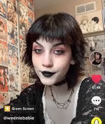 Heather Minks's Instagram, Twitter & Facebook