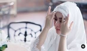 Tahniah kerana anda sekarang berada di juzuk 30; Syahrini Pasang Target Khatam Al Quran Okezone Muslim