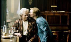 Il curioso caso di benjamin button in streaming gratis su eurostreaming, benjamin button è un individuo molto particolare: Il Curioso Caso Di Benjamin Button Su Sky