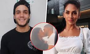 Mario Irivarren y Vania Bludau son captados dándose apasionado beso - ATV