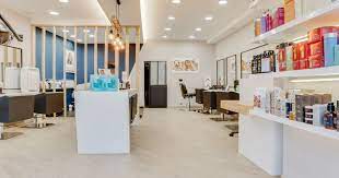 Salon de coiffure mixte avec équipe jeune, dynamique et motivée. Le Salon Du Coiffeur Coiffeur A Le Bouscat