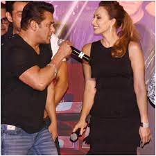 Her work visa has expired! Iulia Vantur Despre RelaÈ›ia ActualÄƒ Cu Salman Khan E Greu In Perioada Asta StaÈ›i Separat Stiri Vedete Si Evenimente Viva Ro