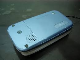 File:2007 Sony Ericsson Z610i Airy Blue ...