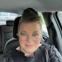 Elizabeth Frame's Instagram, Twitter & Facebook