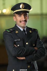 مجلة كلية الملك خالد العسكرية. Ø§Ù„Ù‡Ø§Ø¬Ø±ÙŠ ÙŠØªÙ„Ù‚Ù‰ Ø§Ù„ØªÙ‡Ø§Ù†ÙŠ Ø¨Ù…Ù†Ø§Ø³Ø¨Ø© ØªØ®Ø±Ø¬Ù‡ Ù…Ù† ÙƒÙ„ÙŠØ© Ø§Ù„Ù…Ù„Ùƒ Ø®Ø§Ù„Ø¯ Ù„Ù„Ø­Ø±Ø³ Ø§Ù„ÙˆØ·Ù†ÙŠ ØºØ±Ø¨ Ø§Ù„Ø¥Ø®Ø¨Ù€Ù€Ø§Ø±ÙŠØ©