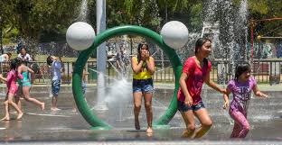 Elaborar una alternativa de juegos recreativos acuáticos para contribuir al empleo. Ya Estan Abiertos Los Juegos De Agua Del Parque Ecuador