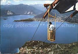 Una cabina con a bordo 11 passeggeri è caduta nel l'incidente, secondo le primissime ricostruzioni, sarebbe stato causato dal cedimento di una fune nella parte più alta del tragitto: Lago Maggiore Funivia Del Lago Bergbahn Panorama Alpen Kat Italien Nr Ke14631 Oldthing Ansichtskarten Italien Unsortiert