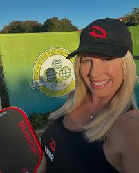 Holly Bell (@_hollyonholiday) • Instagram photos and videos