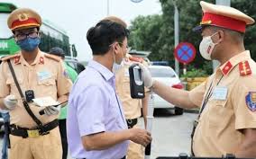 Thắt chặt xử lý vi phạm giao thông đối với công chức, viên chức, cán ...