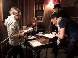 It is necessary to scour the perimeter in search of useful items to activate them. Escape Game La Grande Evasion En Huis Clos