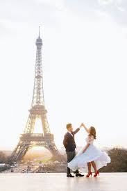 Pre Wedding Photo Gallery In Paris Paris Pre Wedding Pictures Inspiration Paris Wedding Paris Engagement Photos Pre Wedding Photoshoot