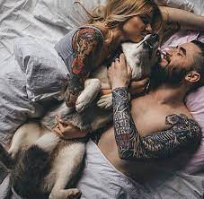 Movivacouple Tattooedcouple Dog Couple Tattoo Tattoos Love Bed Tattooed Couples Photography Couple Tattoos Stylish Beards