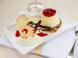 300 ml di panna fresca 200 g di cioccolato bianco 30 g di farina di mandorle lamponi per servire coppette: Semifreddo Con Mousse Al Cioccolato Bianco Pronto In 10 Minuti Torte Al Cioccolato